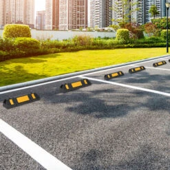 Froadp 2x Butoirs De Parking Set, Butée De Roues Avec Jaune Bandes Réfléchissantes, Cales De Garage Aide Au Stationnement En Caoutchouc, Marquage De Arrêtez Pour Garage Remorque Couverts -Stanleyfaco Magasin 67453140 3